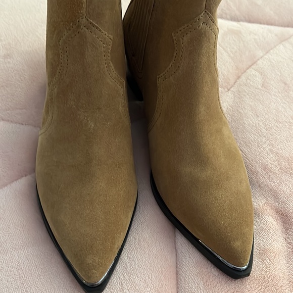 Marc Fisher ankle boots size 6 in tan - Picture 4 of 4